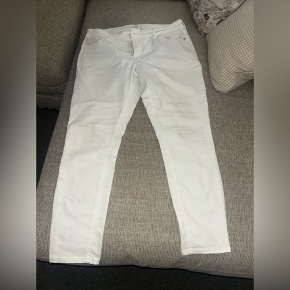 Old Navy Denim - Old Navy Women's white super skinny ankle Jeans